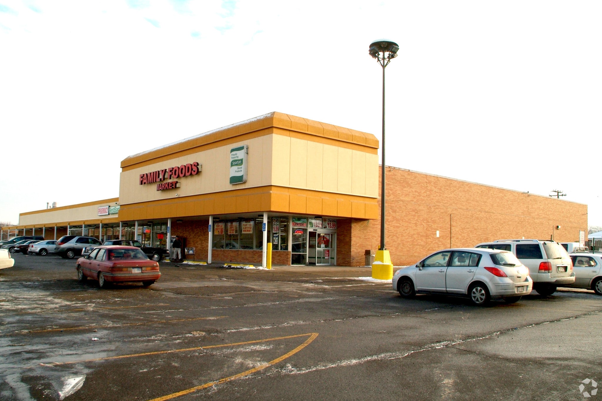 19230 Harper Ave, Harper Woods, MI for lease Primary Photo- Image 1 of 6
