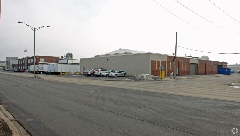 5133 W 65th St, Bedford Park, IL 60638