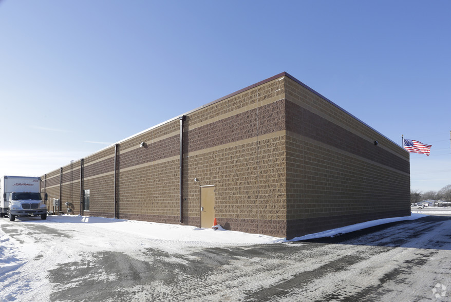 13352 Aberdeen St NE, Ham Lake, MN for lease - Building Photo - Image 3 of 4