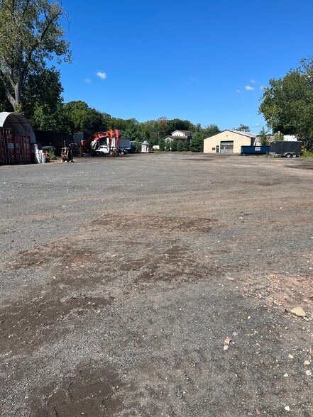 392-424 Berlin St, East Berlin, CT for lease - Primary Photo - Image 1 of 5