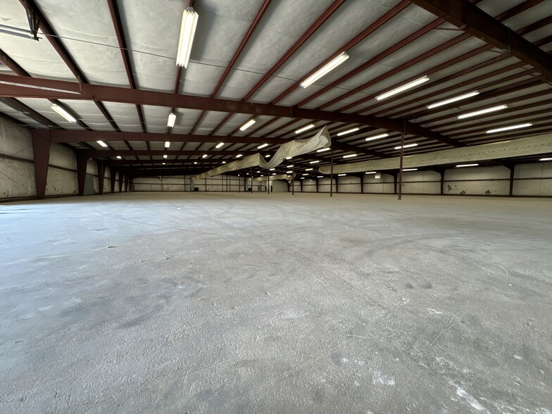 1014 Industrial Park Dr, Clinton, MS for lease - Building Photo - Image 3 of 5