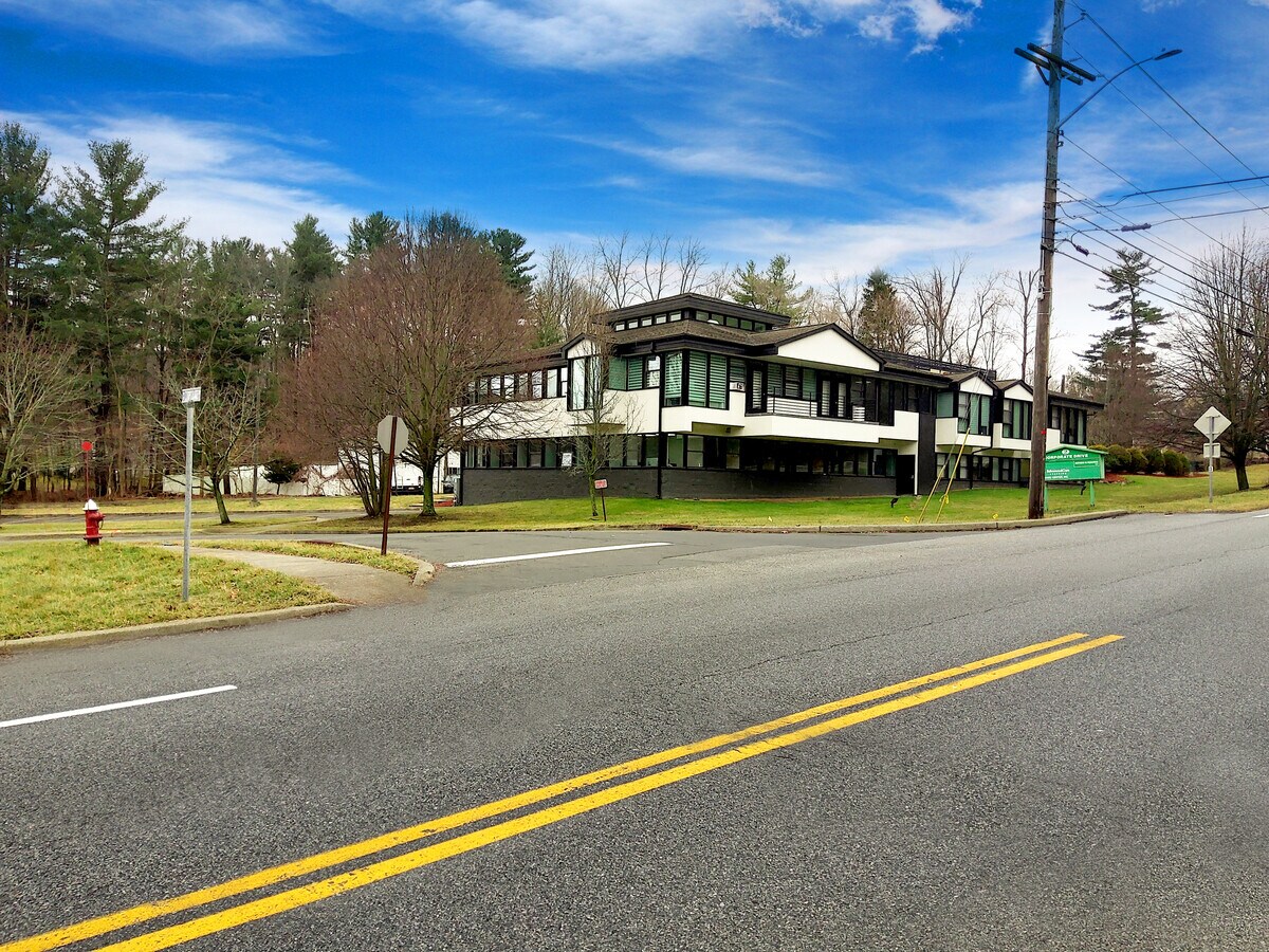 2 Corporate Dr, Central Valley, NY 10917