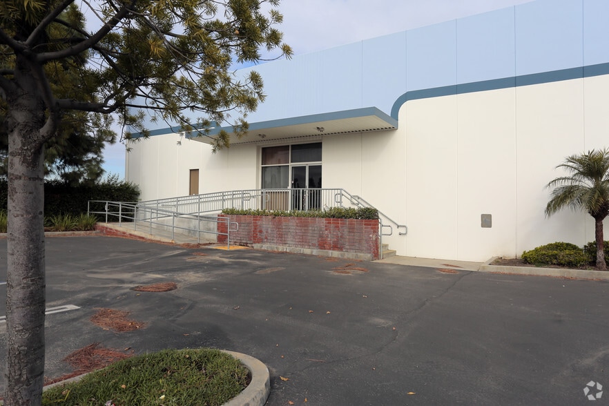 14515 Alondra Blvd, La Mirada, CA for lease - Building Photo - Image 3 of 5