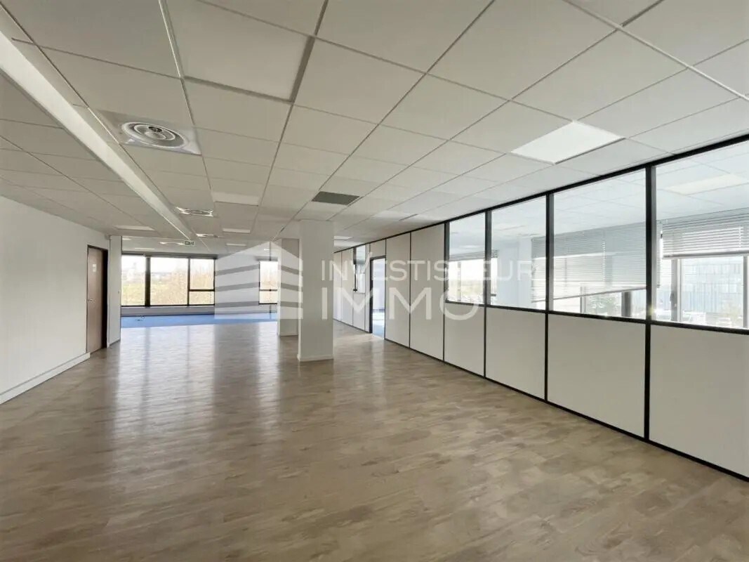Office in Jossigny for lease Interior Photo- Image 1 of 5
