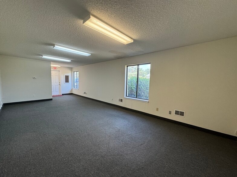 4622 Freedom Dr, Ann Arbor, MI for lease - Building Photo - Image 2 of 3