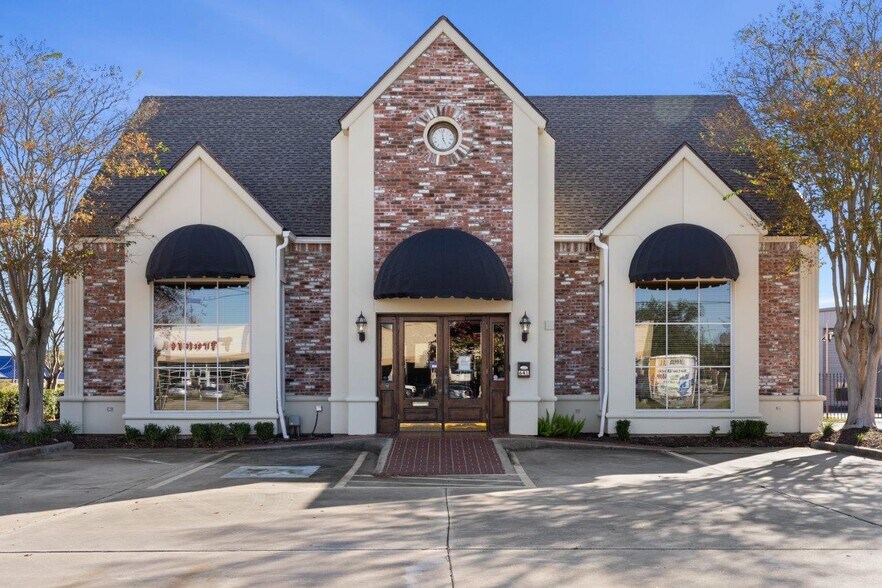 641 W Prien Lake Rd, Lake Charles, LA 70601