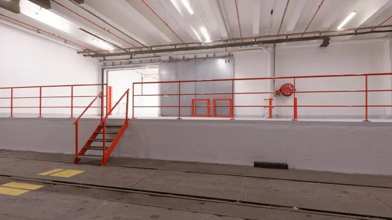 Industrial in Paris for lease - Building Photo - Image 1 of 16