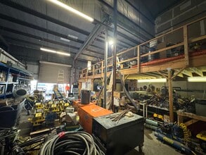 926 Kohou St, Honolulu, HI for lease Interior Photo- Image 2 of 4