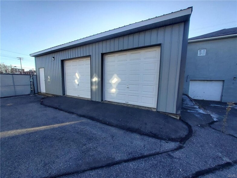 1611 Spruce St, Easton, PA for lease - Building Photo - Image 1 of 15