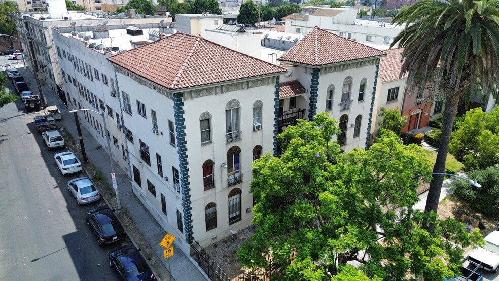 2910 Leeward Ave, Los Angeles, CA for sale - Building Photo - Image 1 of 10