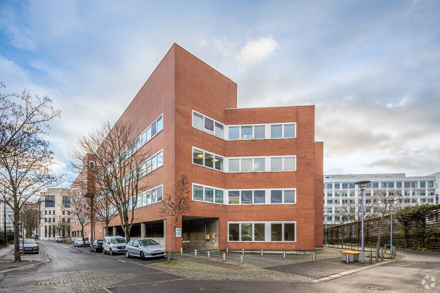Office in Rueil-Malmaison for lease - Building Photo - Image 3 of 7