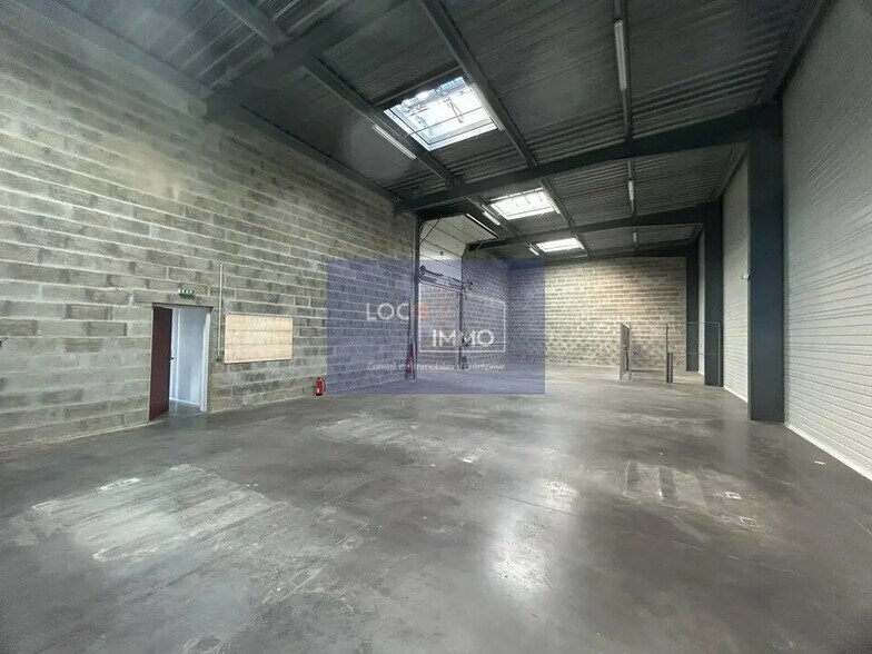 Flex in Gradignan for lease - Interior Photo - Image 3 of 12