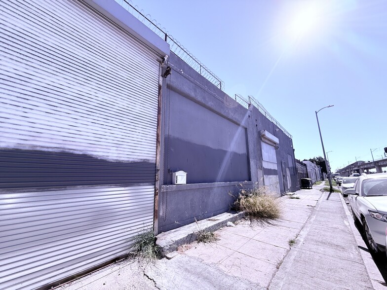 1710 E 57th St, Los Angeles, CA for lease - Building Photo - Image 1 of 6