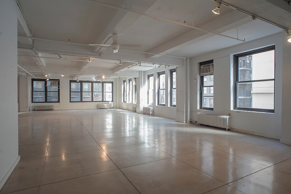 227-229 W 29th St, New York, NY for lease Interior Photo- Image 1 of 4