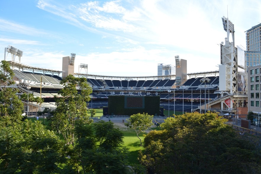 815 J St, San Diego, CA for lease - Building Photo - Image 3 of 10