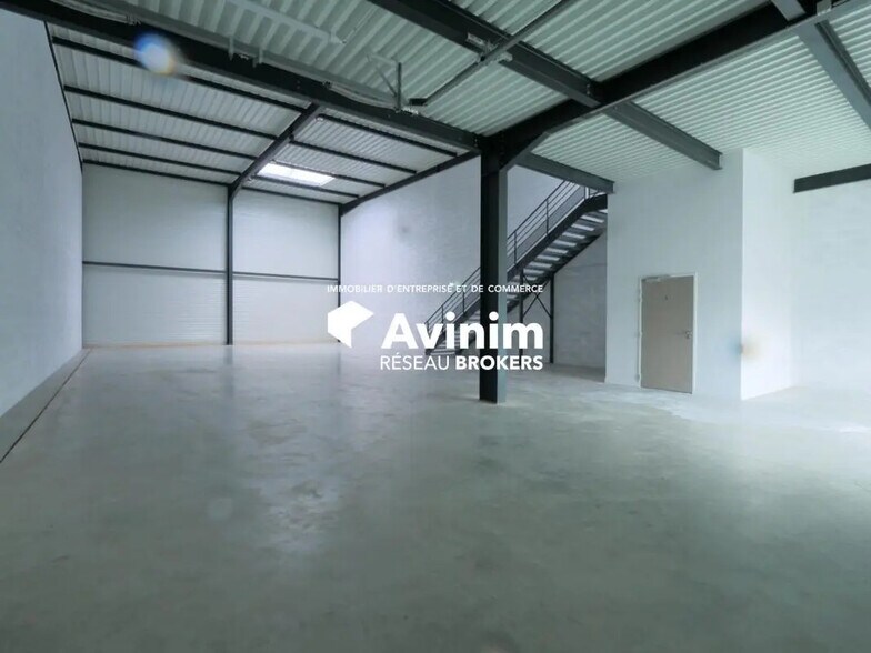 Industrial in Le Thillay for lease - Interior Photo - Image 2 of 2