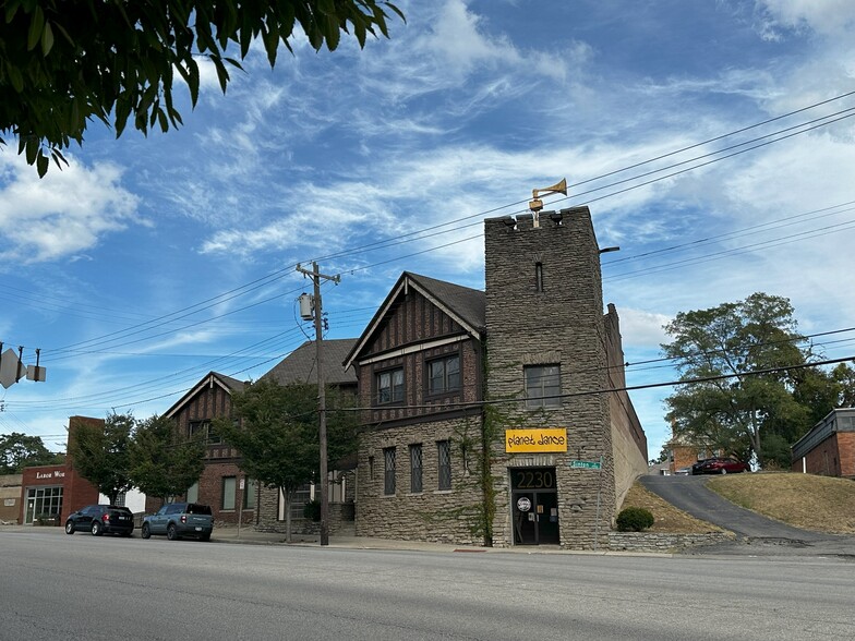 2230 Gilbert Ave, Cincinnati, OH for sale - Building Photo - Image 2 of 22