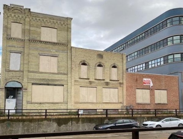 117-121 W Pittsburgh Ave, Milwaukee, WI for lease - Building Photo - Image 3 of 7