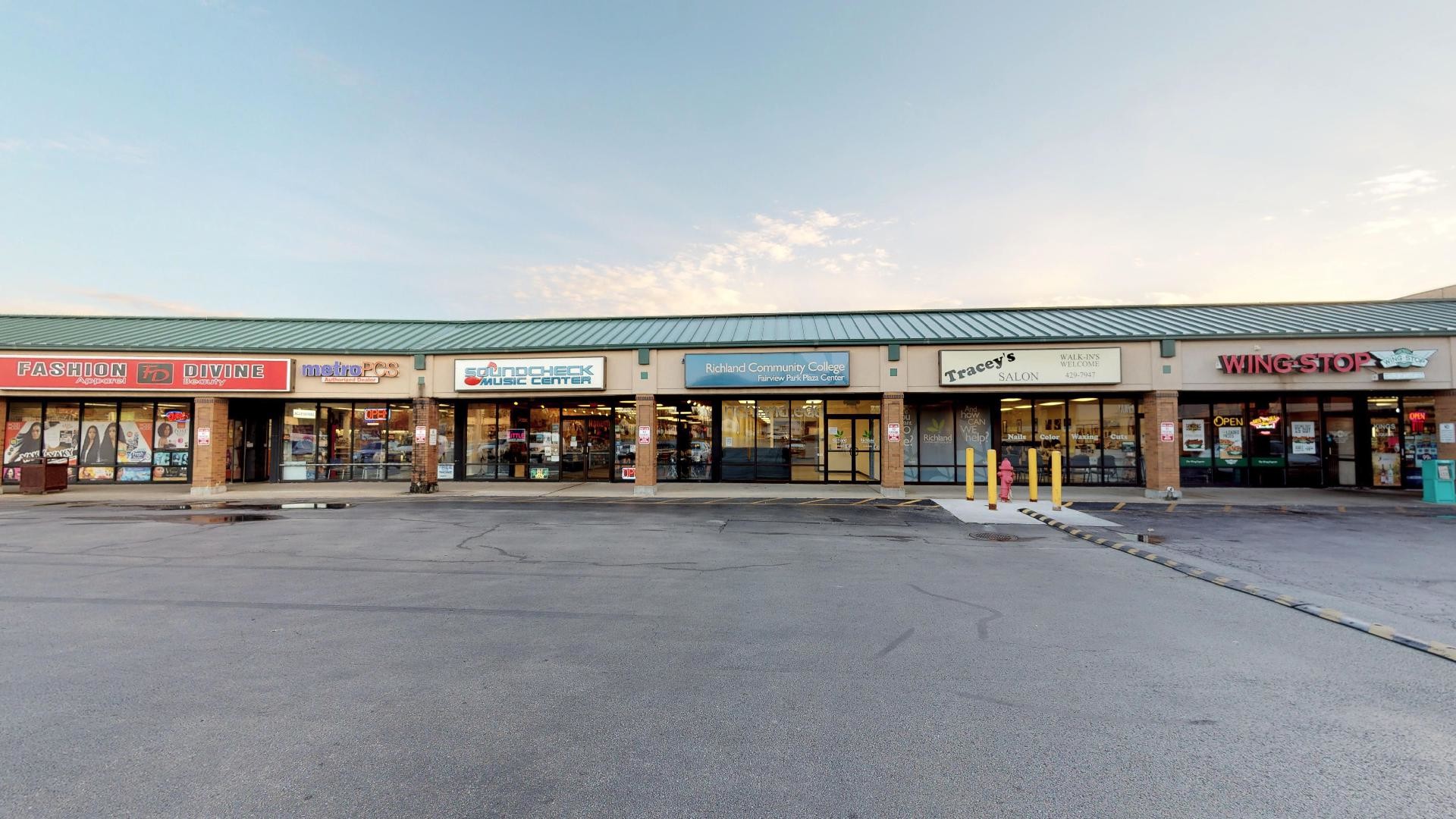 1479 W King St, Decatur, IL 62522 - Fairview Park Plaza | LoopNet