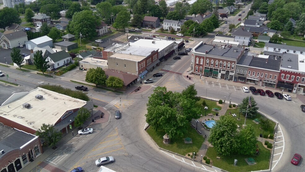 122 N Main St, Washington, IL for lease - Building Photo - Image 2 of 11