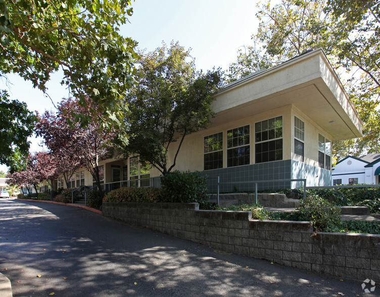805 Douglas Blvd, Roseville, CA for lease - Building Photo - Image 2 of 8