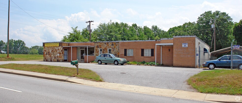 2715 W Whitner St, Anderson, SC for sale - Primary Photo - Image 1 of 1