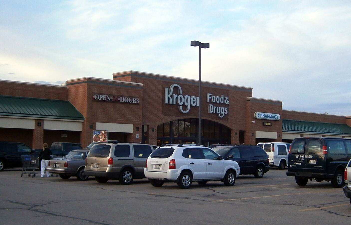 16071639 Broadway St, Pekin, IL 61554 Kroger Plaza