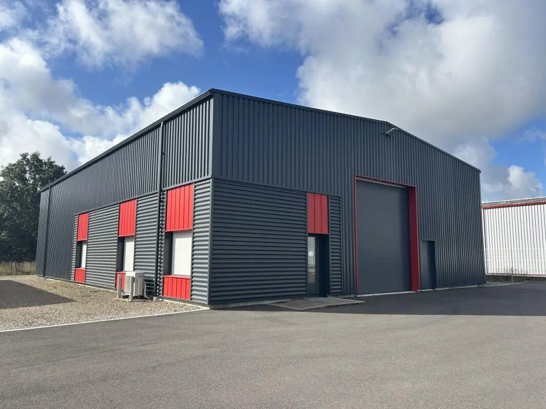 Flex in Saint-Aignan-Grandlieu for lease Building Photo- Image 1 of 8