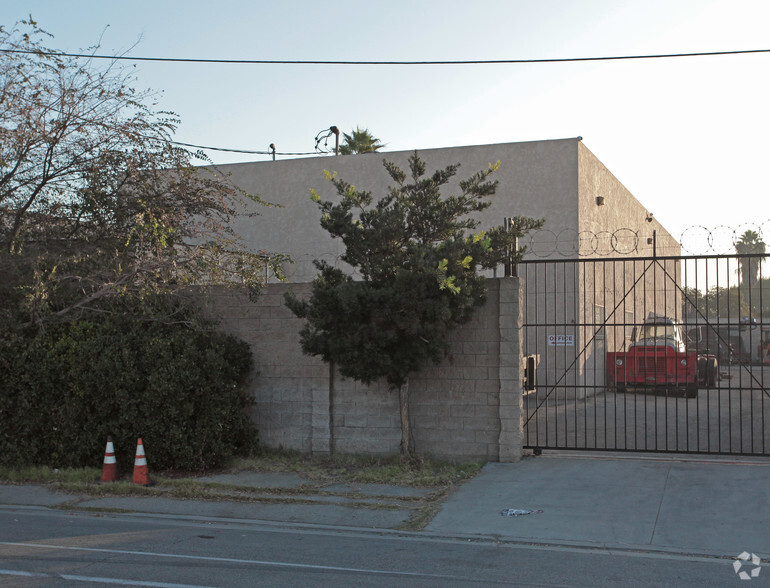 1136 S Santa Fe Ave, Compton, CA for lease - Building Photo - Image 3 of 7