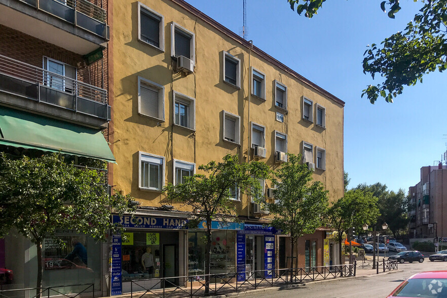 Avenida Rafaela Ibarra, 1, Madrid, Madrid for sale - Building Photo - Image 2 of 2