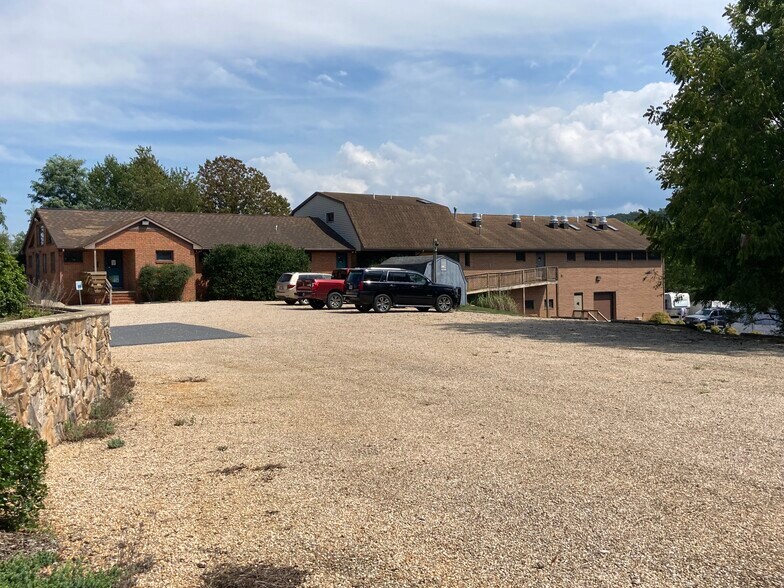 121 Ladd, Fishersville, VA for sale - Primary Photo - Image 1 of 1