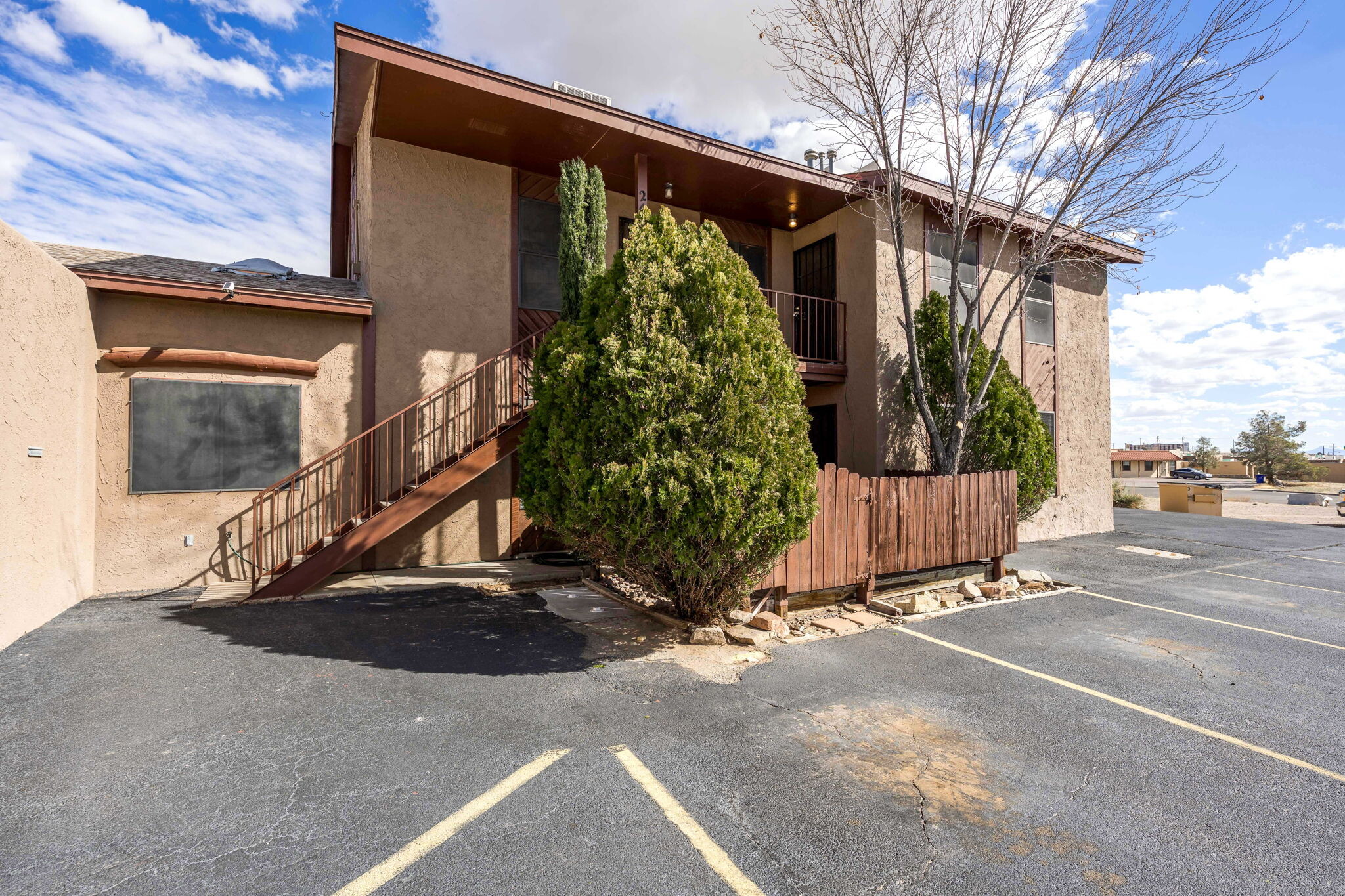 2432 La Fonda Cir, Las Cruces, NM for sale Primary Photo- Image 1 of 19