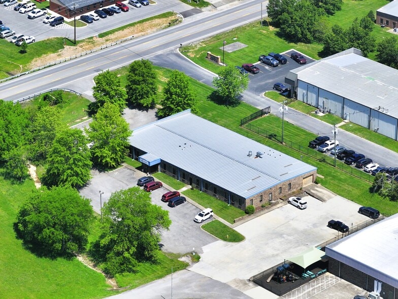 575 Airport Rd, Gallatin, TN for sale - Building Photo - Image 1 of 10