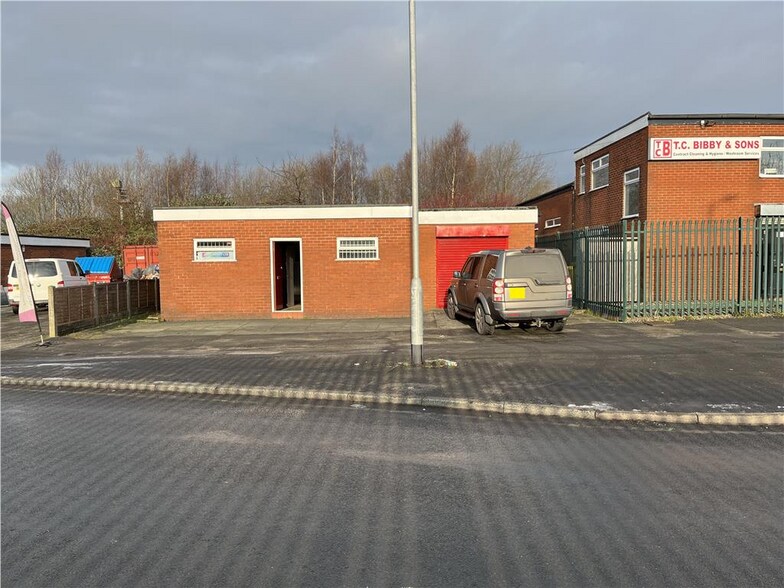 41 York St, Wigan for lease - Building Photo - Image 2 of 3