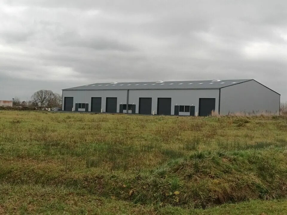 Flex in Épaignes for lease Building Photo- Image 1 of 11