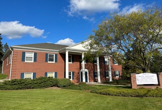 2050 W Good Hope Rd, Glendale, WI for lease Building Photo- Image 2 of 2