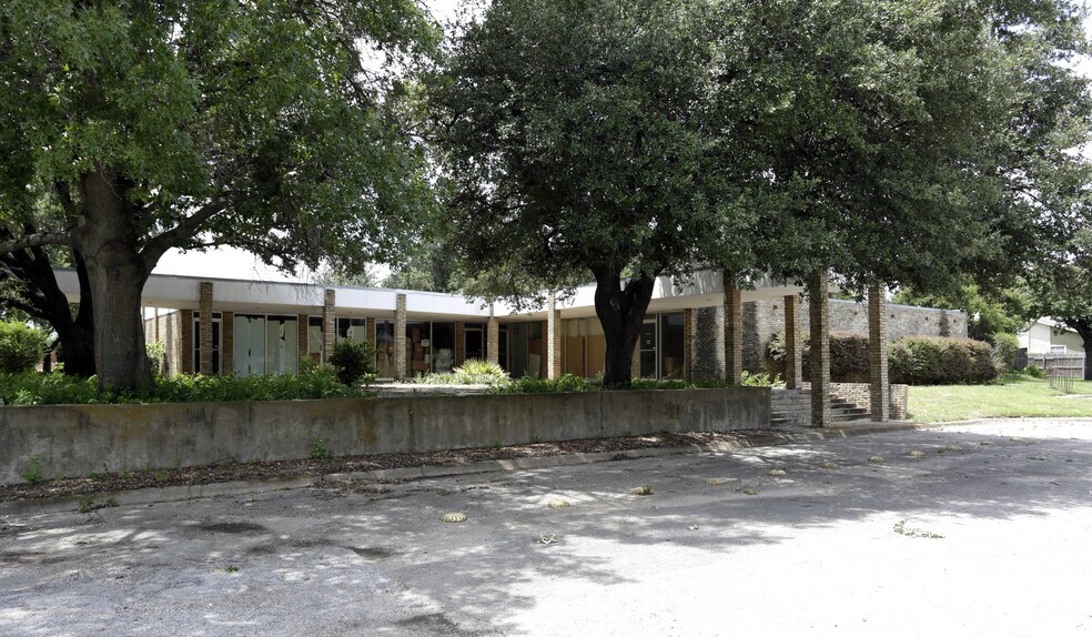 Office in Arlington, TX for sale - Primary Photo - Image 1 of 1