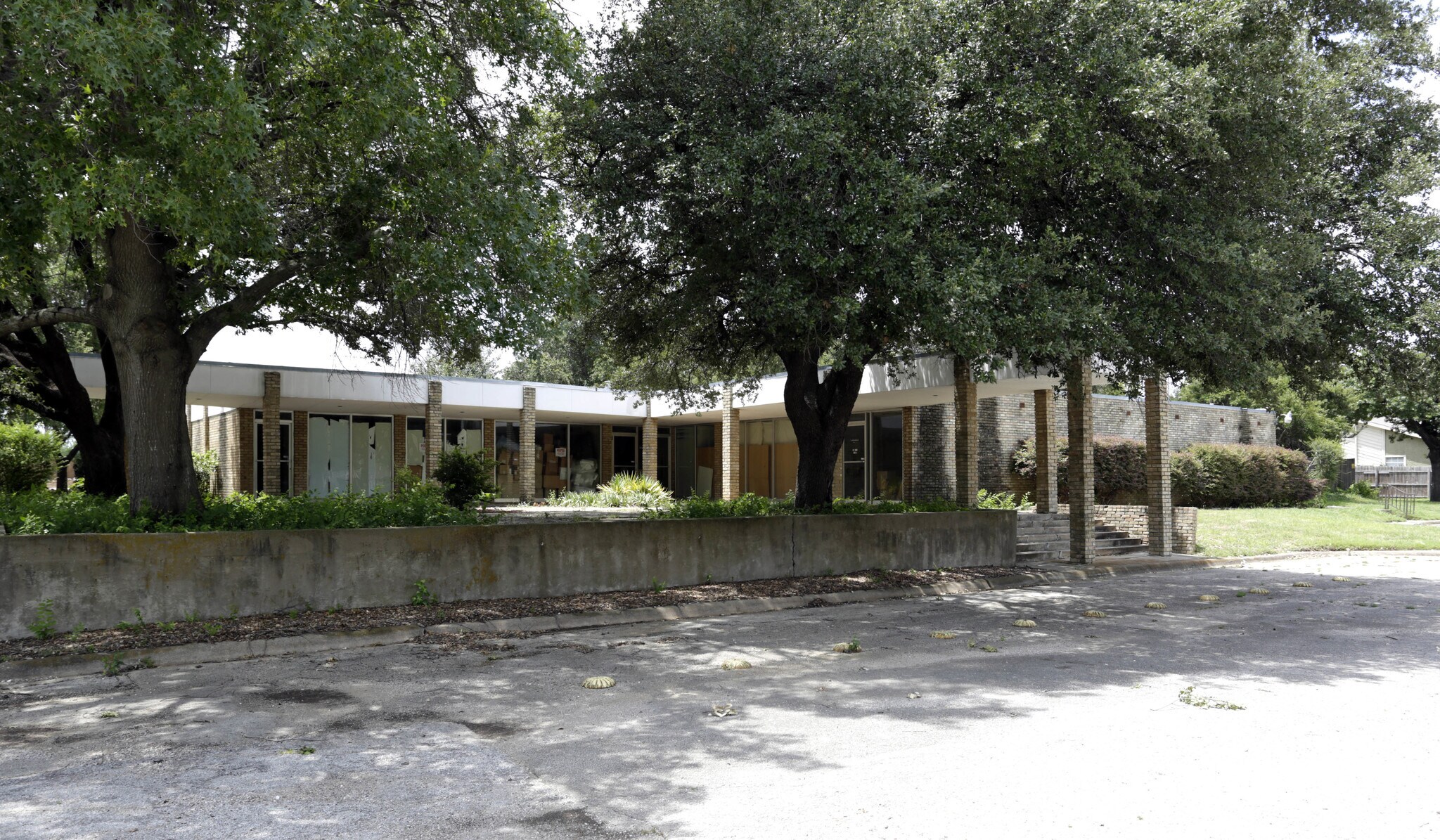 Office in Arlington, TX for sale Primary Photo- Image 1 of 1