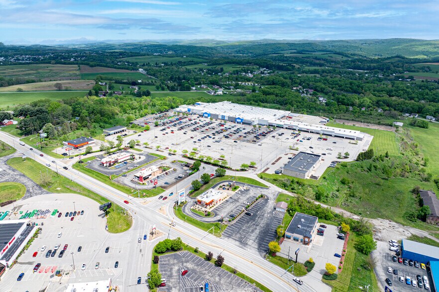 700-900 Summit Ridge Plz, Mount Pleasant, PA for lease - Building Photo - Image 1 of 1