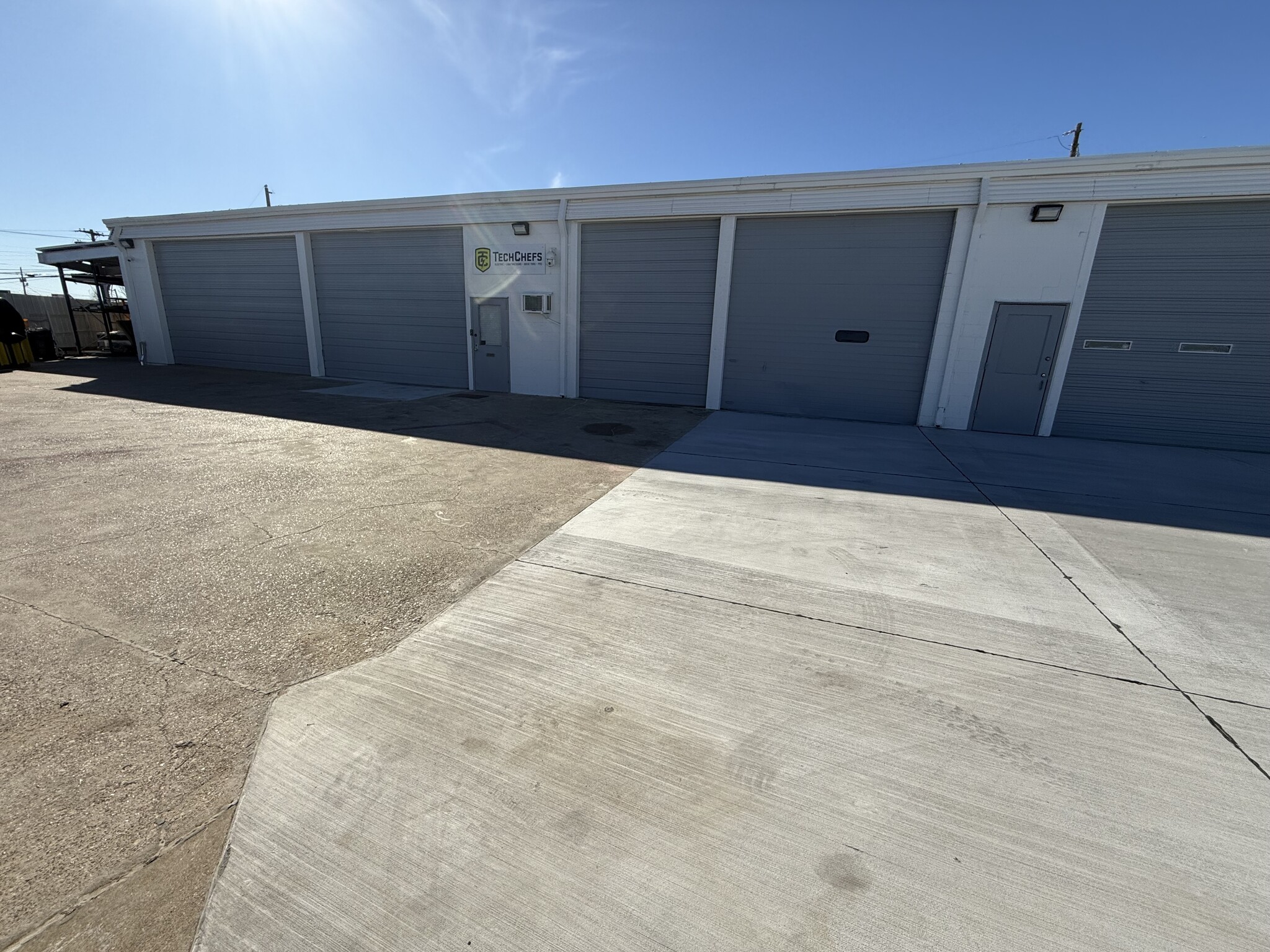 1223 Crestdell Dr, Duncanville, TX for lease Building Photo- Image 1 of 8