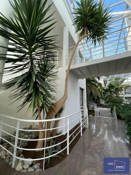 Office in Bordeaux for sale - Building Photo - Image 2 of 10