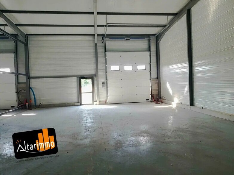 Flex in Vernouillet for lease - Interior Photo - Image 3 of 4