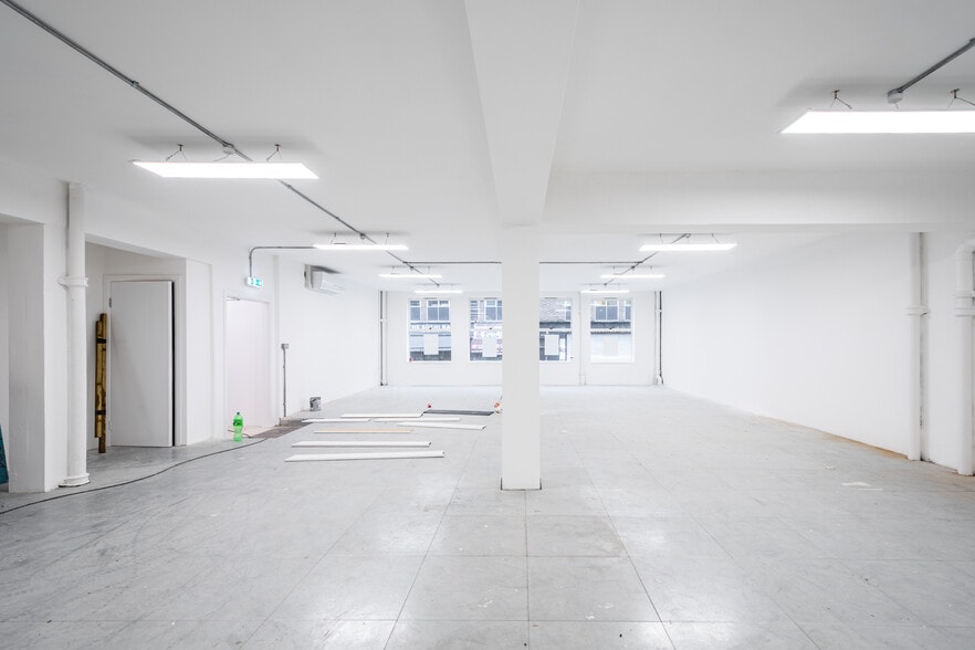 9-13 Osborn St, London for lease - Building Photo - Image 2 of 20