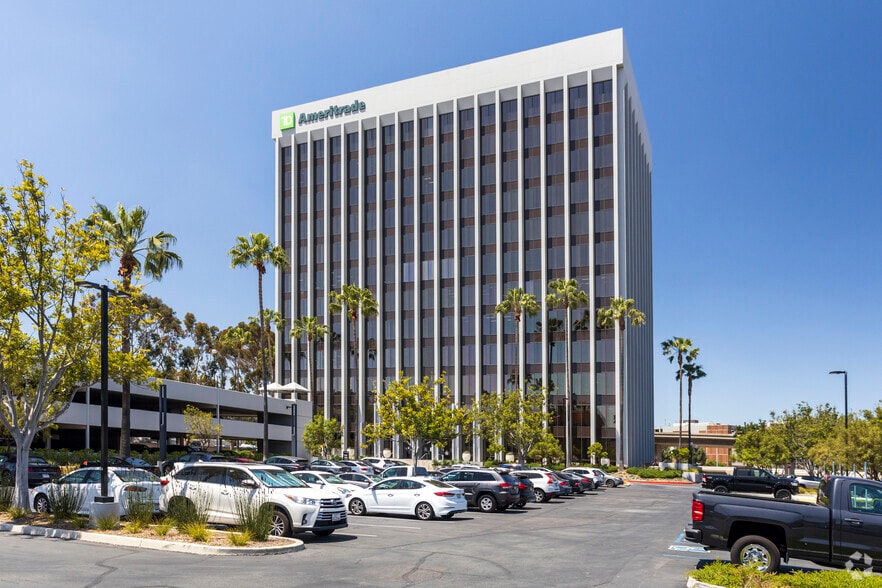 591 Camino de la Reina, San Diego, CA 92108 Tower 591