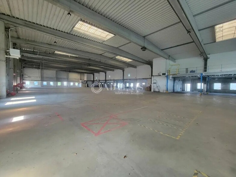 Industrial in Gennevilliers for lease - Interior Photo - Image 3 of 10