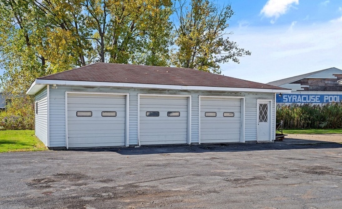 8125-8127 Thompson Rd, Clay, NY for lease Interior Photo- Image 1 of 1