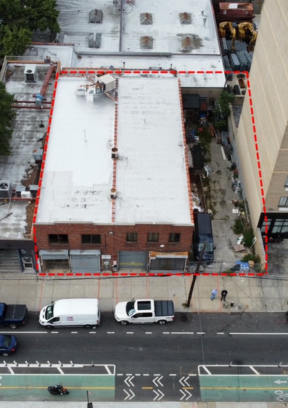 3832 Crescent St, Long Island City, NY for sale - Building Photo - Image 2 of 8