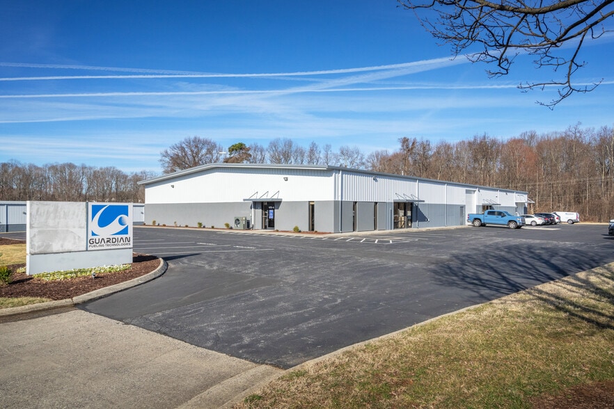 1175 S Park Dr, Kernersville, NC for lease - Building Photo - Image 3 of 9