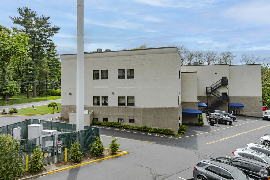 280 Dobbs Ferry Rd, White Plains, NY for lease - Building Photo - Image 3 of 6