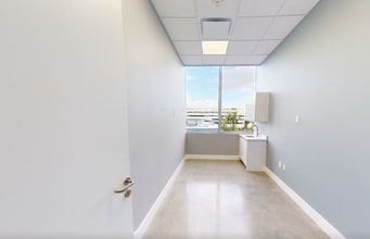 850 NW 42nd Ave, Miami, FL for lease Interior Photo- Image 2 of 6